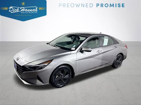 Used 2022 Hyundai Elantra Blue image 1