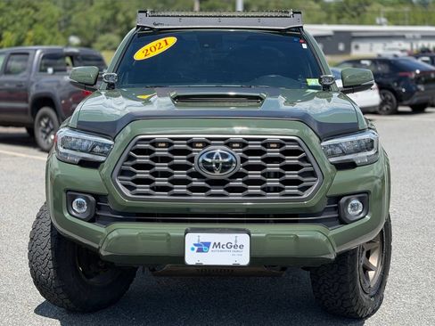 Used 2021 Toyota Tacoma TRD Sport w/ TRD Premium Sport Package AWD/4WD image 2