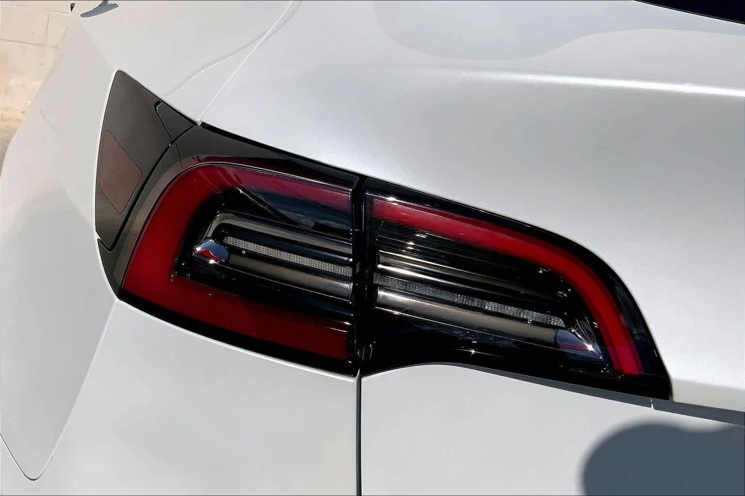 Used 2021 Tesla Model Y Long Range AWD/4WD image 32