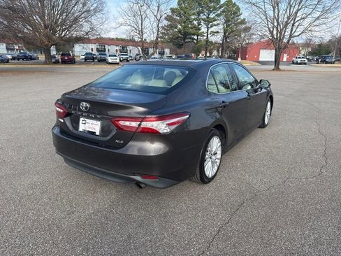 Used 2018 Toyota Camry XLE image 5