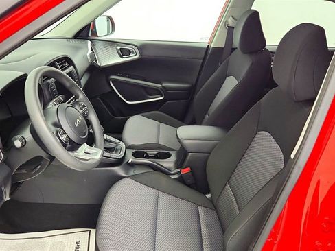 Used 2024 Kia Soul LX w/ Option Group 015 FWD image 17