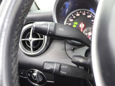 Used 2017 Mercedes-Benz SLC 300 image 28