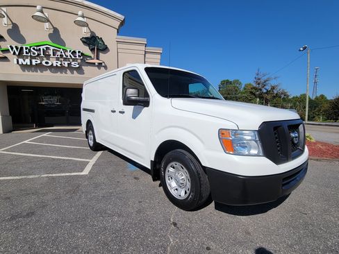 Used 2015 Nissan NV 2500 SV w/ Side & Curtain Airbag Package image 2