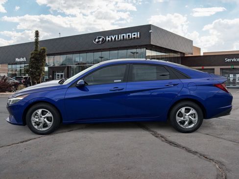 Certified 2023 Hyundai Elantra SE image 2