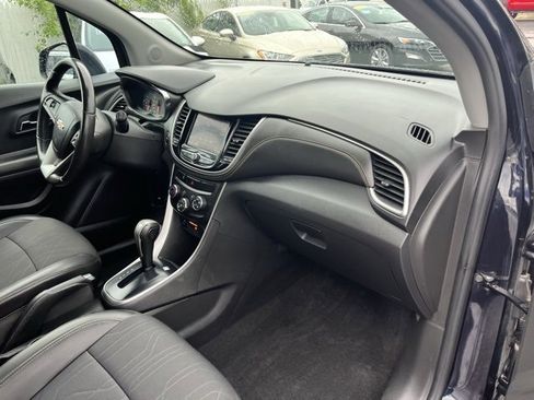 Used 2022 Chevrolet Trax LT w/ LT Convenience Package image 15