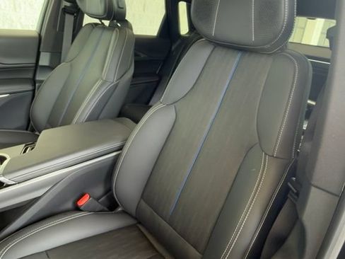 Used 2024 Cadillac Lyriq Luxury AWD/4WD image 2