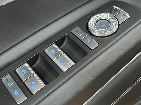Used 2025 Genesis GV80 3.5T Advanced AWD/4WD image 18
