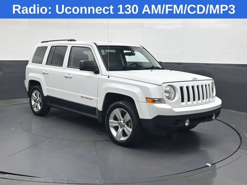 Used 2015 Jeep Patriot Latitude FWD image 2