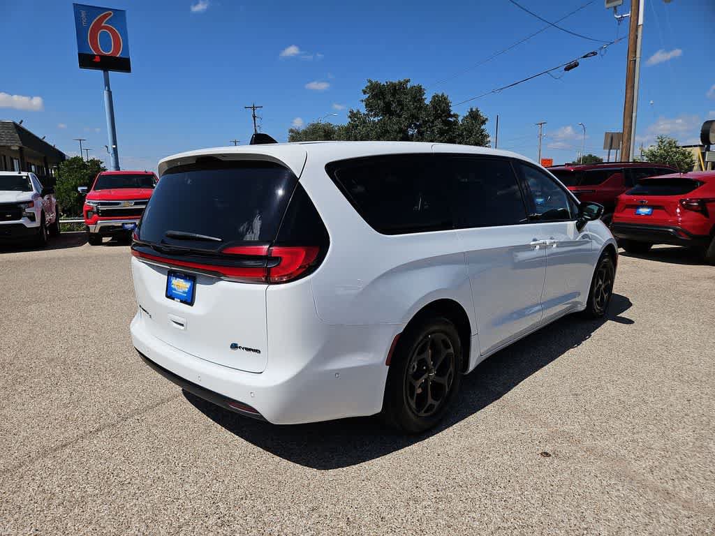 Used 2024 Chrysler Pacifica Limited FWD image 8