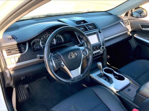 Used 2014 Toyota Camry SE image 16
