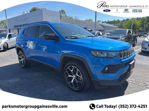 Used 2024 Jeep Compass Latitude AWD/4WD image 1