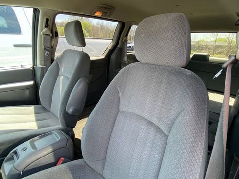 Used 2005 Dodge Grand Caravan SXT w/ Trailer Tow Prep Group FWD image 6