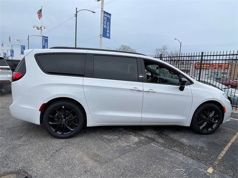 New 2026 Chrysler Pacifica Limited w/ S Appearance Package FWD image 6