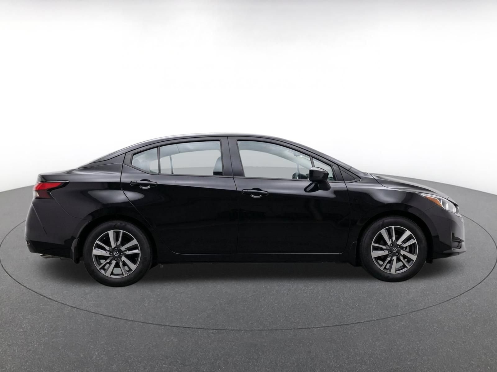 Used 2025 Nissan Versa SV FWD image 9