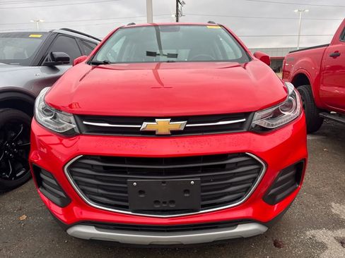 Used 2018 Chevrolet Trax LT w/ LT Convenience Package image 2