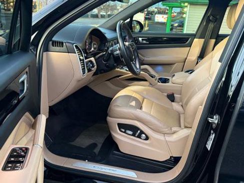 Used 2019 Porsche Cayenne Base image 11