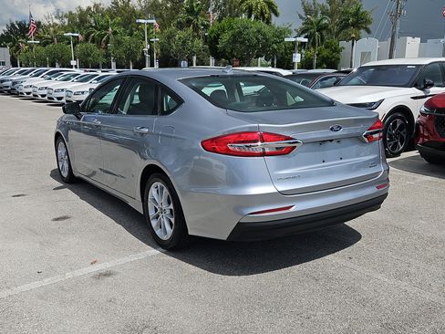 Used 2020 Ford Fusion SE image 3