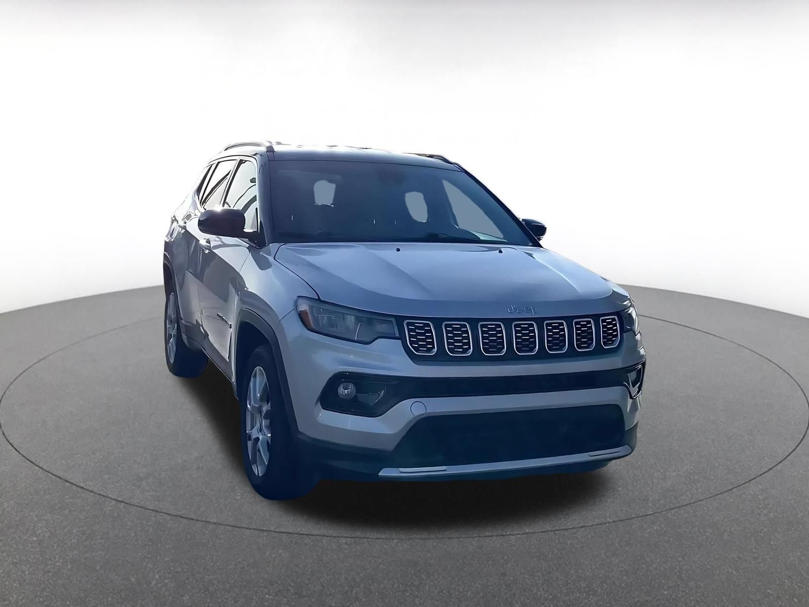 Used 2025 Jeep Compass Limited AWD/4WD image 3