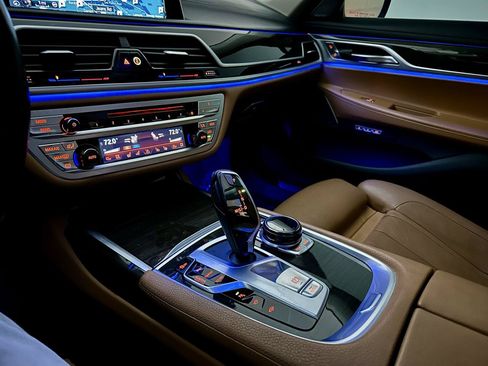 Used 2017 BMW 740i RWD image 33