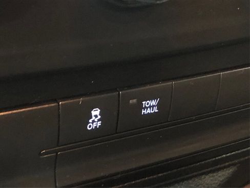 Used 2018 RAM 1500 Classic SLT image 24