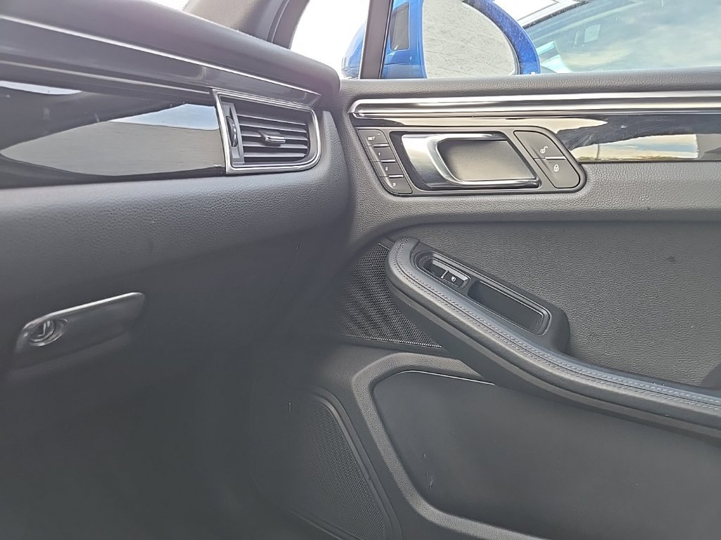 Used 2018 Porsche Macan Sport Edition AWD/4WD image 20