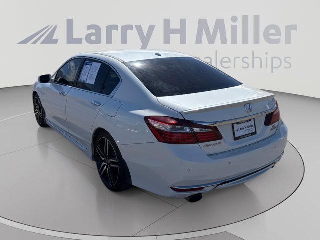 Used 2017 Honda Accord Touring image 3