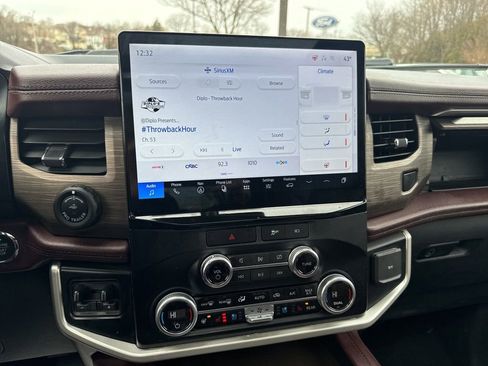 Used 2023 Ford Expedition Limited image 16