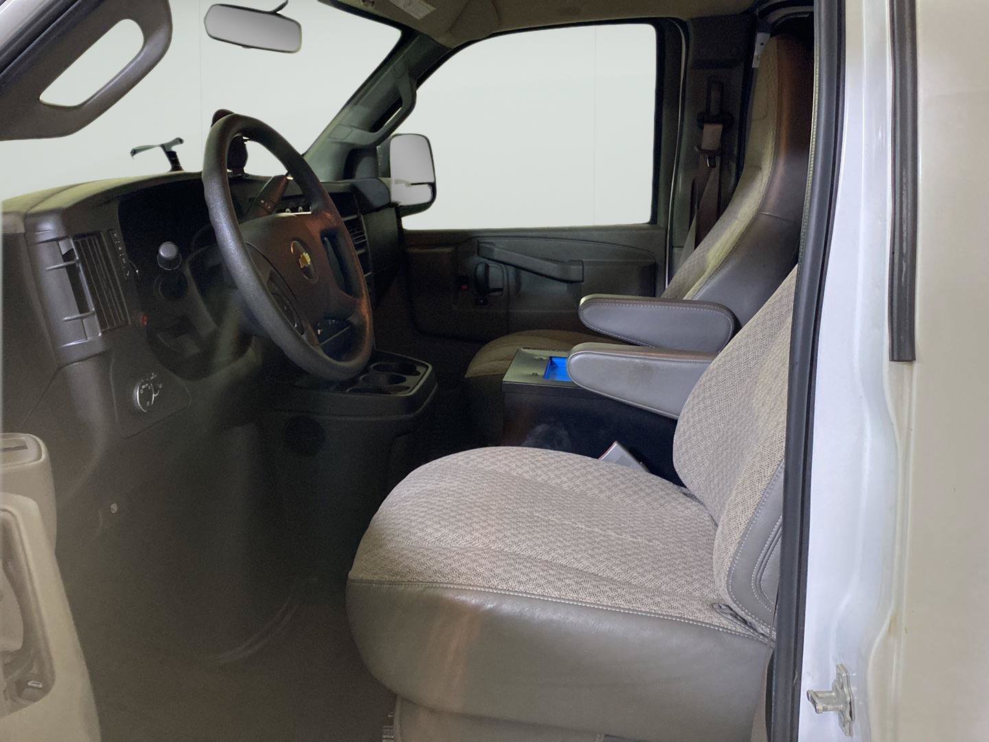 Used 2018 Chevrolet Express 2500 w/ Driver Convenience Package RWD image 11