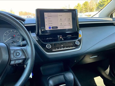 Used 2025 Toyota Corolla LE FWD image 18