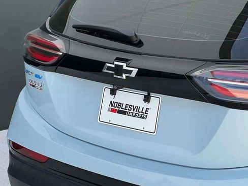 Used 2023 Chevrolet Bolt LT w/ Infotainment Package FWD image 28