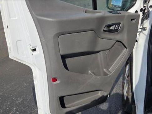 Used 2022 Ford E-Transit Medium Roof image 8