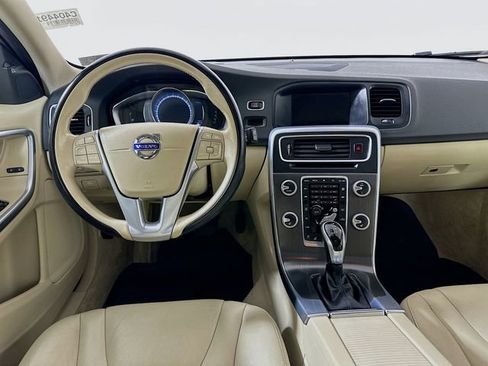 Used 2016 Volvo V60 T5 Platinum image 24