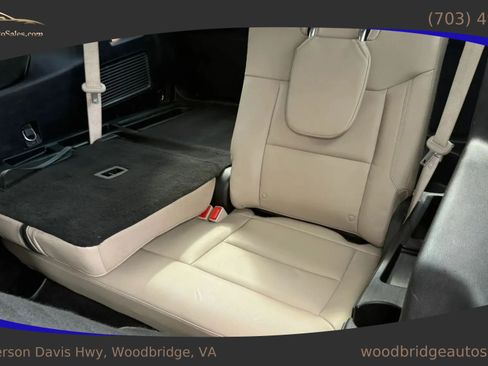 Used 2020 Ford Explorer XLT w/ Equipment Group 202A AWD/4WD image 32