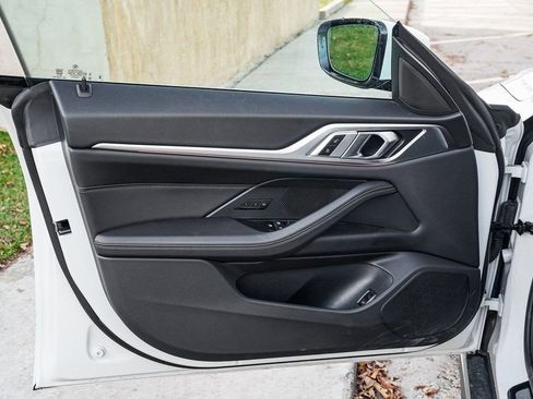 Used 2025 BMW i4 xDrive40i image 9