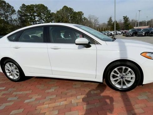 Used 2020 Ford Fusion SE image 3