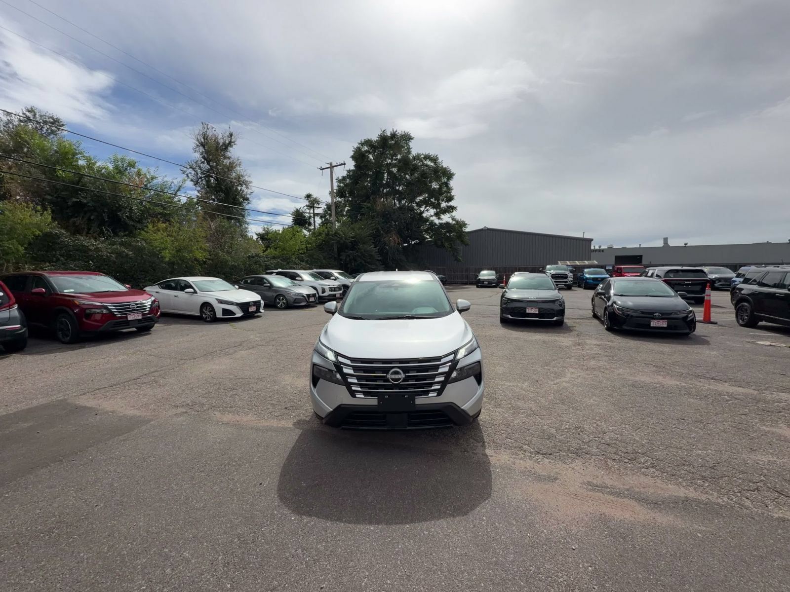 Used 2025 Nissan Rogue SV AWD/4WD image 6