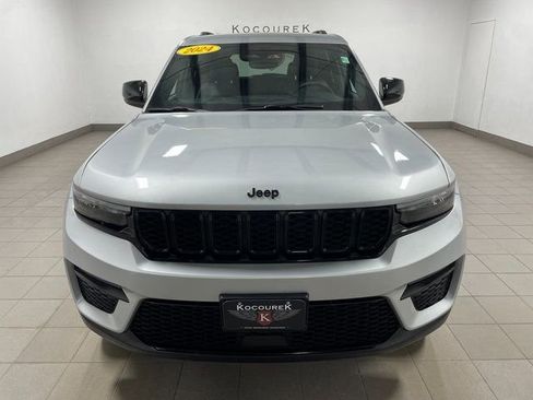 Used 2024 Jeep Grand Cherokee Limited w/ Black Appearance Package AWD/4WD image 2