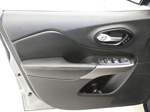 Used 2022 Jeep Cherokee Limited AWD/4WD image 22