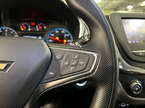 Used 2020 Chevrolet Equinox LS w/ LS Convenience Package image 14