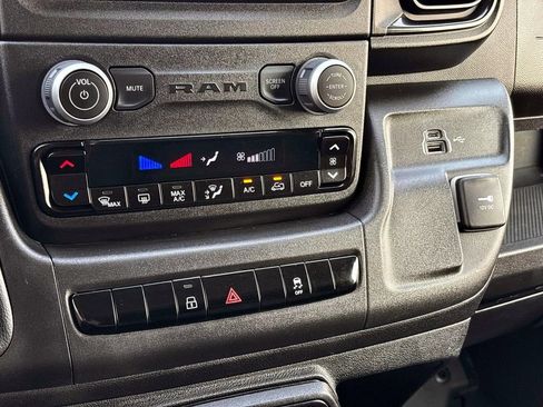 Used 2025 RAM ProMaster 2500 w/ U-Haul Equipment Group FWD image 21
