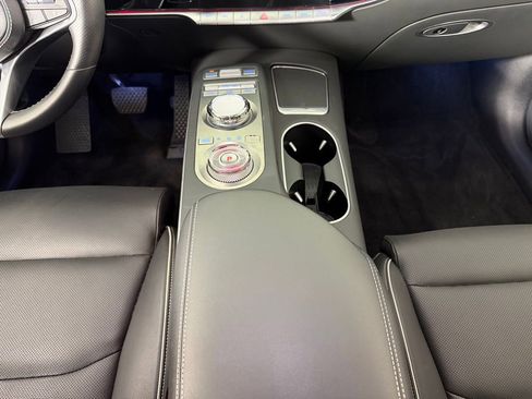 Used 2025 Genesis Electrified GV70 AWD/4WD image 17