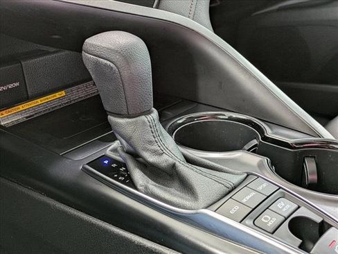 Used 2020 Toyota Camry LE w/ Sunroof Package image 13