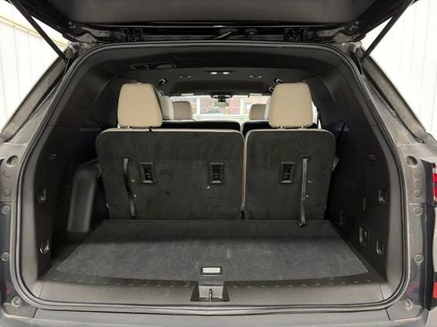 Used 2022 Chevrolet Traverse LS AWD/4WD image 16
