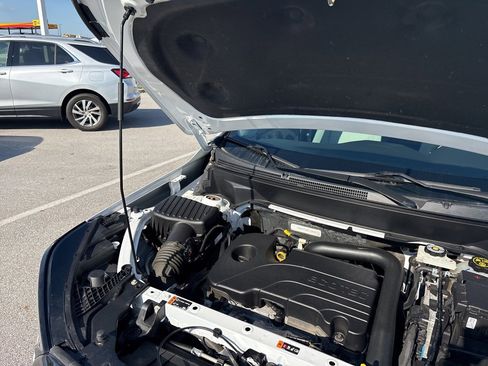 Used 2023 GMC Terrain SLE w/ Driver Convenience Package image 32