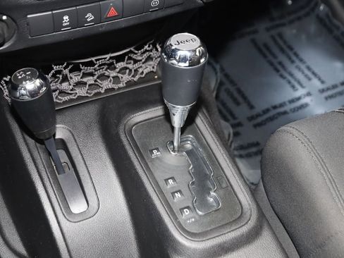 Used 2012 Jeep Wrangler Unlimited Rubicon AWD/4WD image 7