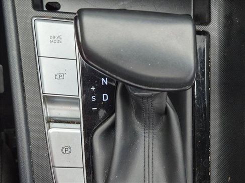 Used 2022 Hyundai Elantra SEL w/ Convenience + Premium Package FWD image 10