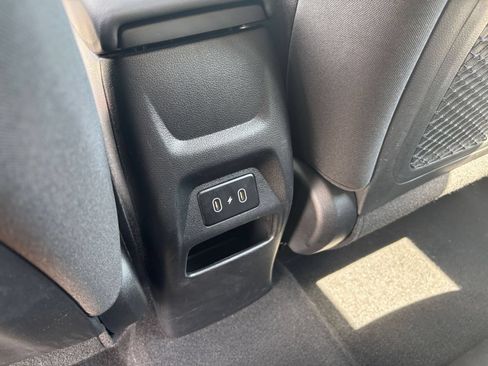 Used 2025 Hyundai Venue SEL FWD image 21