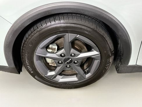 Used 2025 Kia K4 FWD image 11
