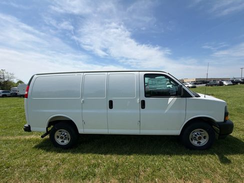 New 2025 GMC Savana 2500 w/ Driver Convenience Package image 18
