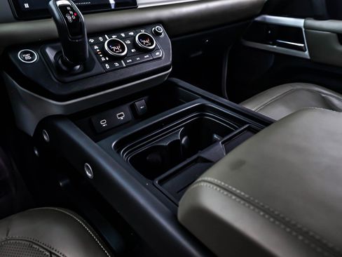 Used 2020 Land Rover Defender 110 HSE image 6